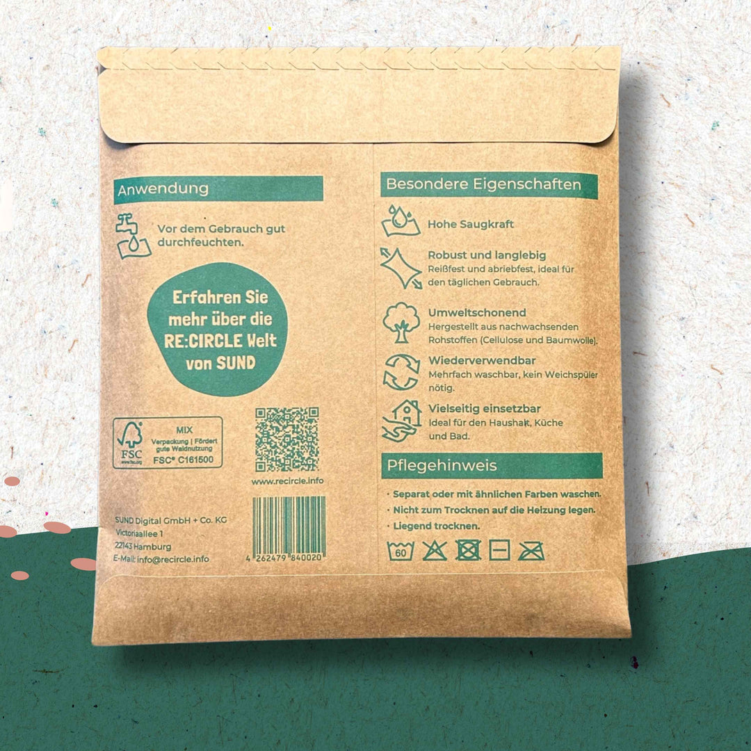 Die braune Papierverpackung des 10er Packs „Nachhaltige Schwammtücher für Küche & Bad“ von RE:CIRCLE ist mit deutschem Text, einem QR-Code und FSC-Zertifizierungslogos versehen. Vor einem grün-weiß gesprenkelten Hintergrund unterstreicht es das Bekenntnis zu umweltschonendem Putzen.